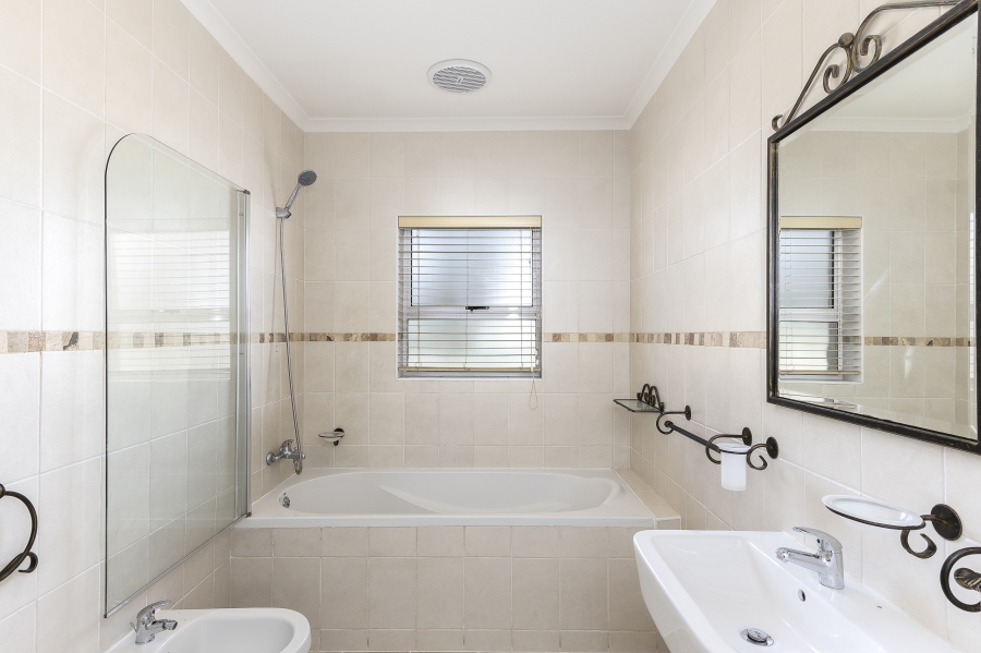 To Let 3 Bedroom Property for Rent in Fernwood Western Cape